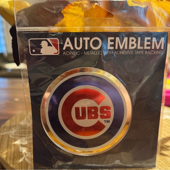 Chicago Cubs Auto Emblem - Picture 1 of 2